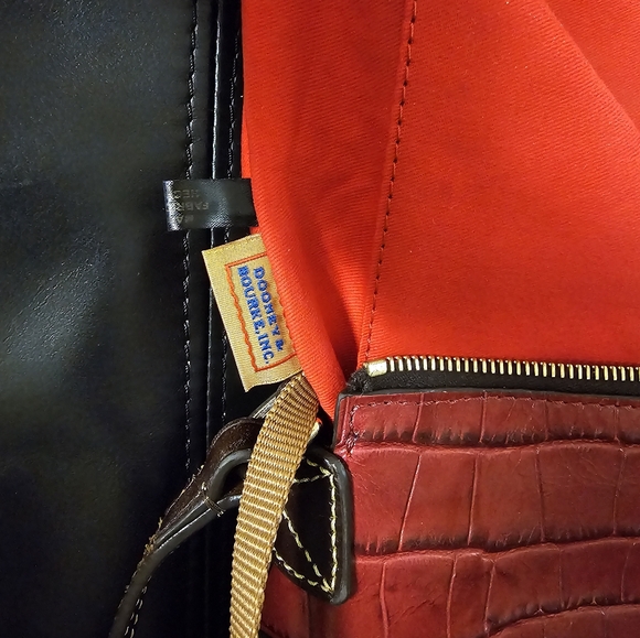 Dooney and Bourke Croc Embossed Leather Shoulder Crossbody Handbag Red Wine EUC - Picture 12 of 16
